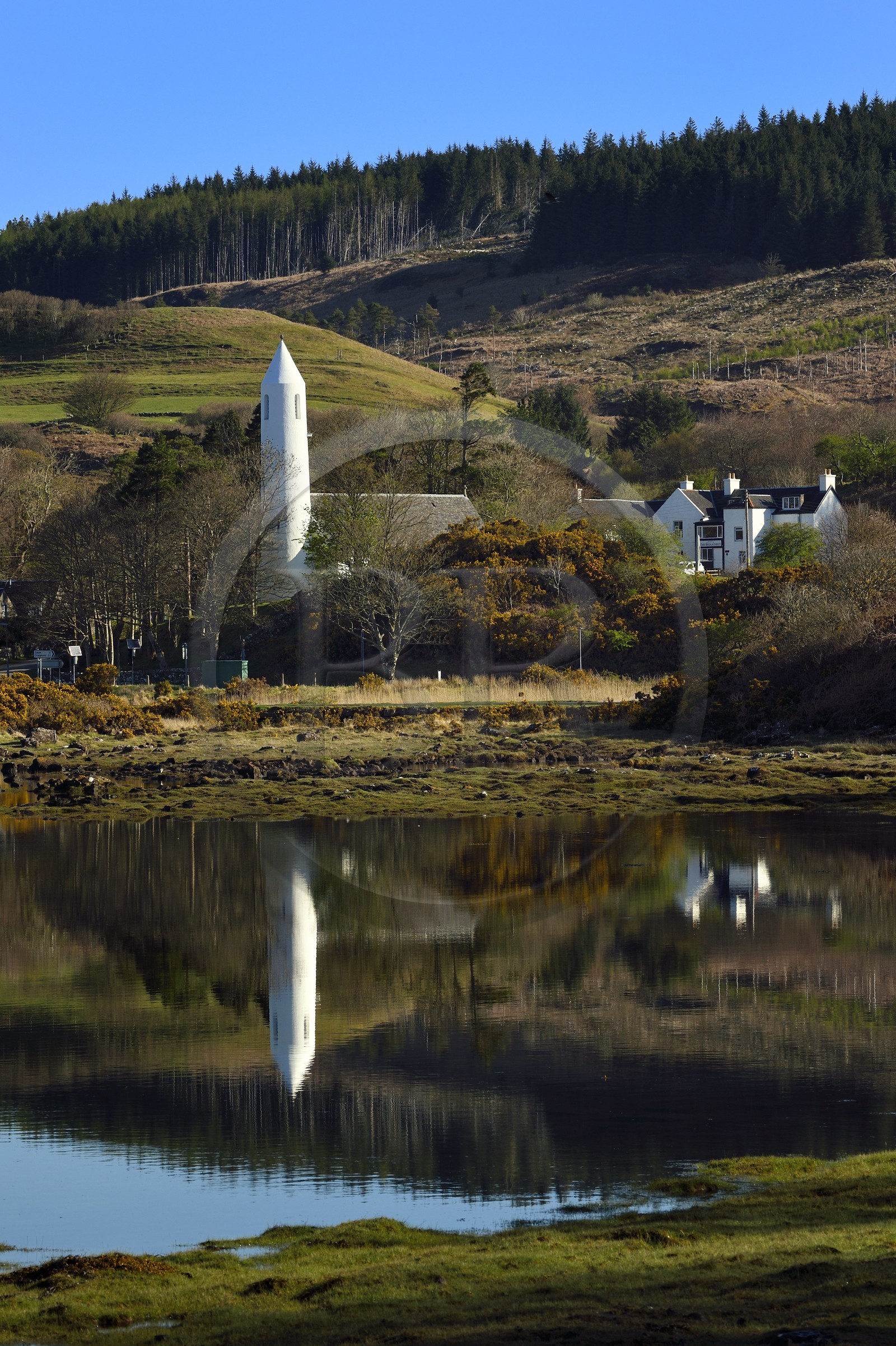 Royaume-Uni, Ecosse, Highland, Hébrides intérieures, Ile de Mull, Dervaig, église de Kilmore qui possède une tour ronde
