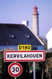 France, Morbihan (56), Belle-Île, au pied du grand phare, le panneau routier du village de Kervilahouen