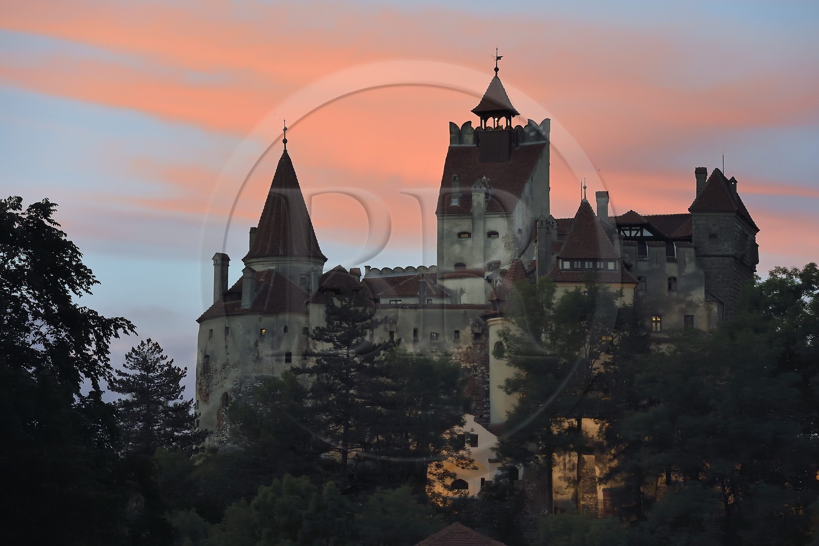 Roumanie, Transylvanie, région de Brasov, chateau de Bran du XIIIème siècle associé dans la mémoire collective à Vlad III l'Empaleur et au personnage de Dracula qu'il a inspiré