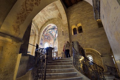 République Tchèque, Prague, Hradcany (quartier du château), chateau Royal, basilique Saint-Georges et la chapelle où repose Sainte Ludmila en arrière plan