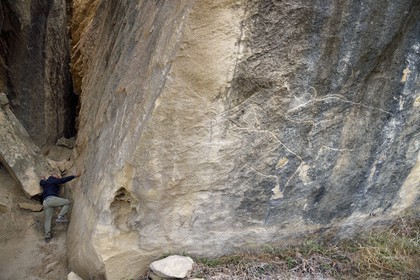 Azerbaïdjan, Gobustan, Parc national de Gobustan, Paysage culturel de l'art rupestre de Gobustan, pétroglyphes et gravures dans la grotte dite des taureaux