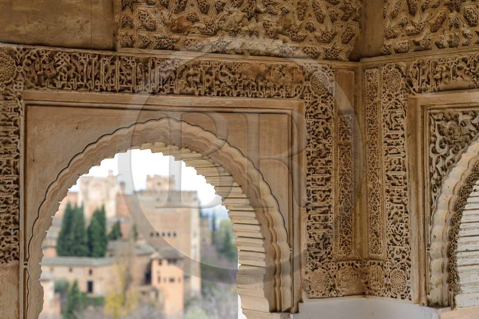 Espagne, Andalousie, Grenade, l'Alhambra, classé Patrimoine Mondial de l'UNESCO, le Généralife, Patio du Canal (Patio de la Acequia), vue sur le Palais de l'Alhambra