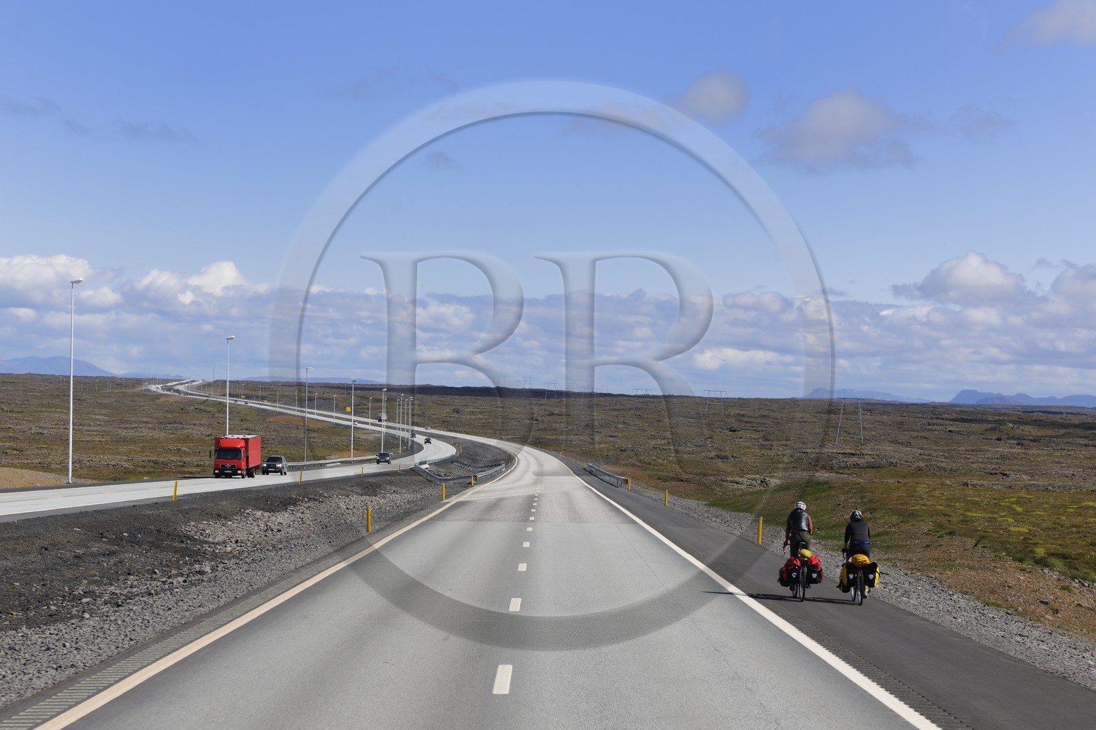 Islande, Reykvavik, cyclistes sur la route de Keflavik