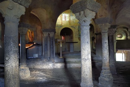 France, Haute-Loire (43), Aiguilhe, commune limitrophe du Puy-en-Velay, étape classée Patrimoine Mondial de l'UNESCO dans le cadre des chemins de Compostelle, la Chapelle Saint-Michel d'Aiguilhe, vue du choeur