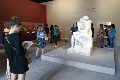 France, Paris (75), Grand Palais, exposition du centenaire (de la mort) d'Auguste Rodin, Le Baiser, sculpture en marbre d'Auguste Rodin