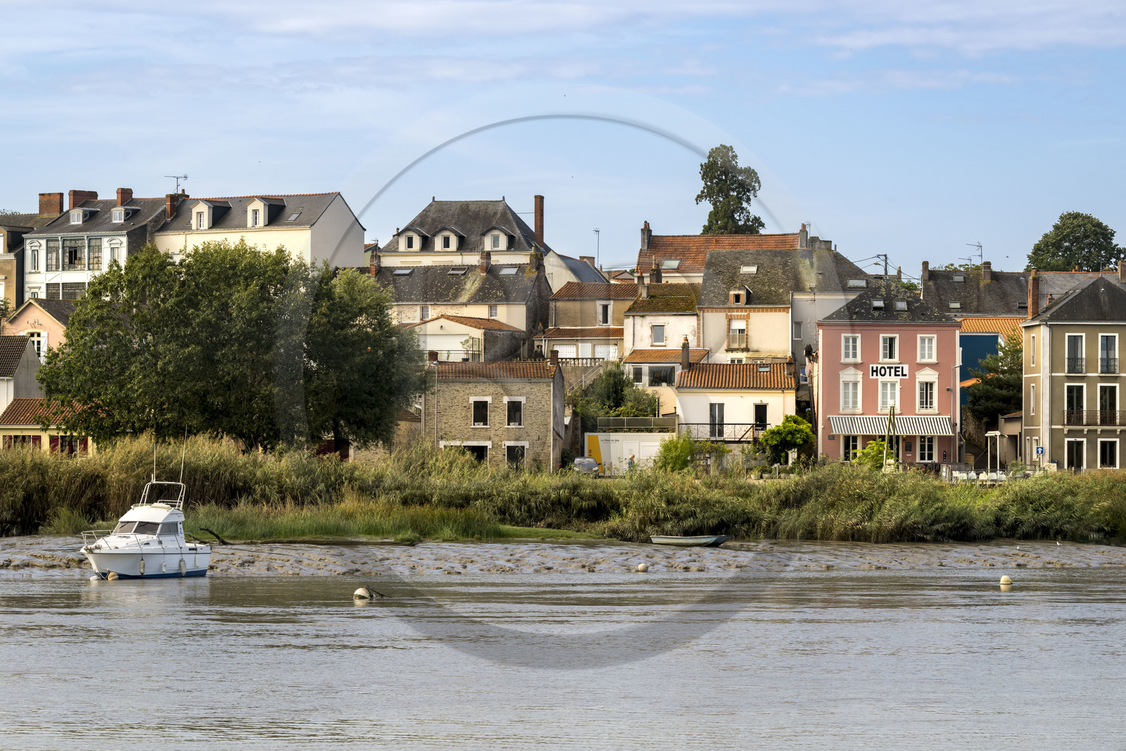 France, Loire Atlantique, Le Pellerin, Le Pellerin, Quai du Docteur Provost on the banks of the Loire river