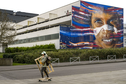 France, Loire-Atlantique (44), Saint-Nazaire, peinture murale l'Arborigène par l'artiste Matt Adnate (Australie)