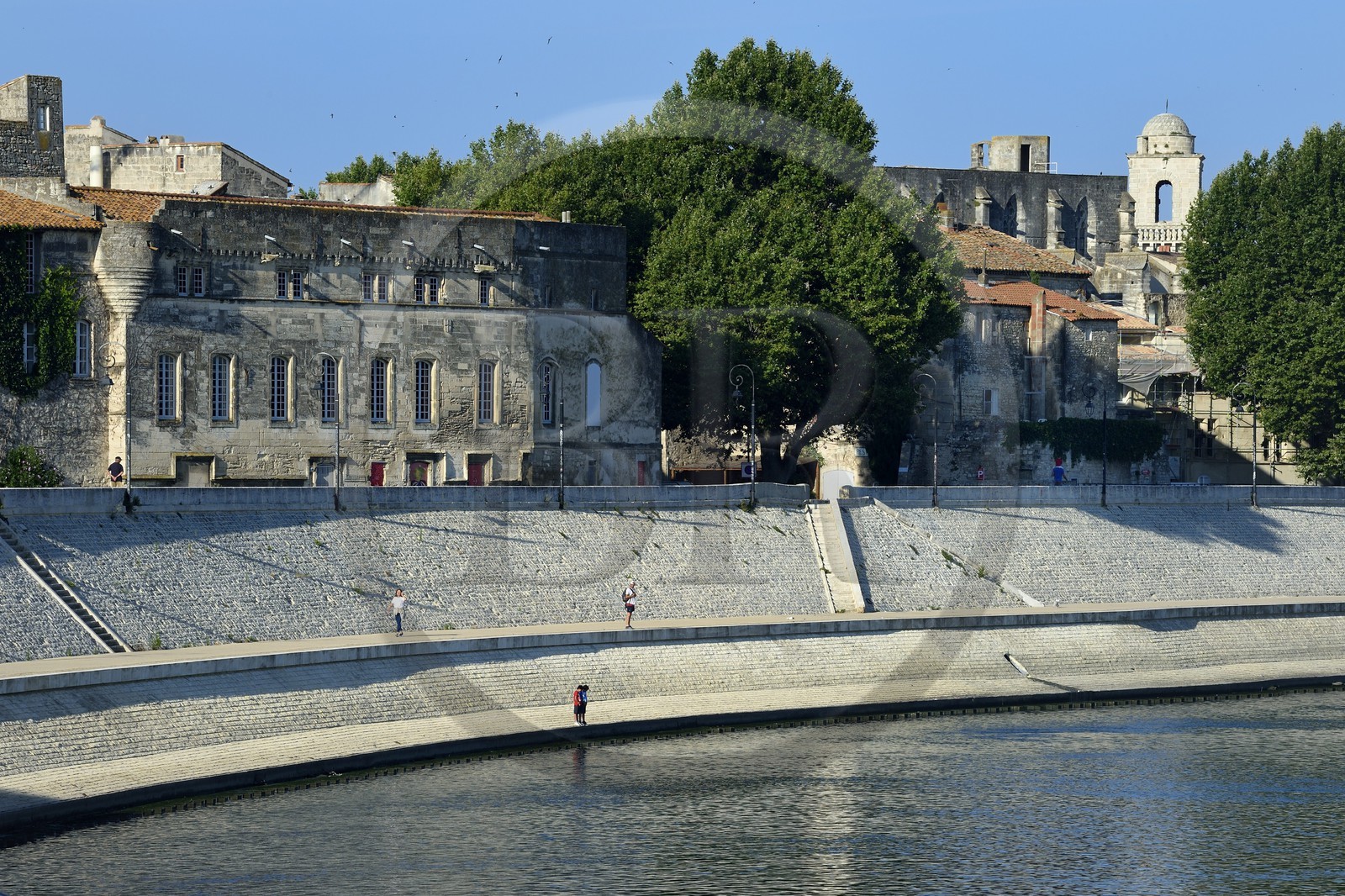 France, Bouches-du-Rhône (13), Arles, le Musée Réattu (Mention Obligatoire) sur le quai Marx Dormoy et le Rhône