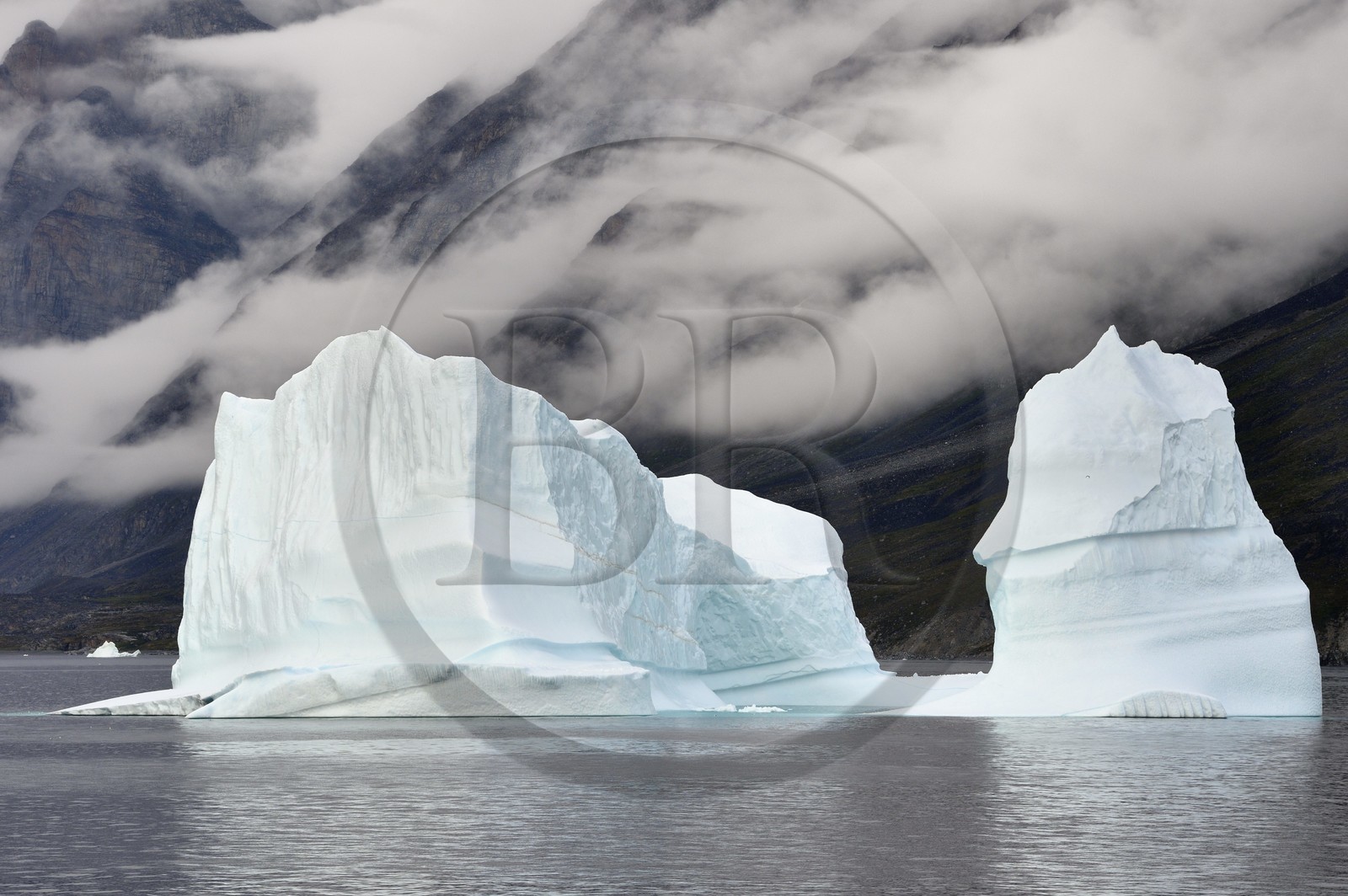 Groenland, cote ouest, baie de Baffin, iceberg dans le fjord Uummannaq