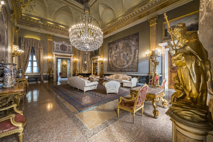 Italie, Ligurie, Gênes, palais des Rolli classés Patrimoine Mondial de l'UNESCO, le palazzo Interiano Pallavicino construit en 1567, le salon du deuxième étage noble