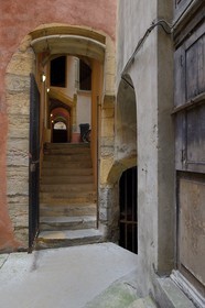 France, Rhône (69), Lyon, site historique classé Patrimoine Mondial de l'UNESCO, Vieux Lyon, traboule reliant le 9 rue des Trois Maries au 15 quai Romain Rolland