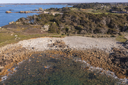 France, Côtes-d'Armor, Cote d'Ajoncs, Plougrescant, the pebble beach of Porz Bugalé below the place called La Pointe du Chateau (aerial view)