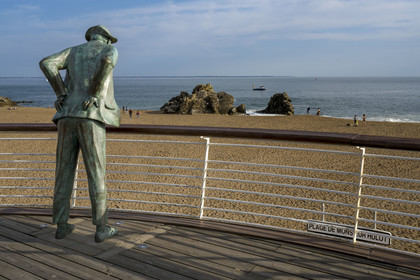France, Loire-Atlantique (44), Estuaire de la Loire, Saint-Nazaire,  plage de Saint-Marc-sur-Mer, statue de M. Hulot, personnage des films de Jaques Tati
