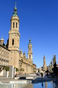 Spain, Aragon, Zaragoza, Plaza del Pilar, Basilica del Pilar (Our Lady of Pilar) and La Seo, San Salvador Cathedral in the background