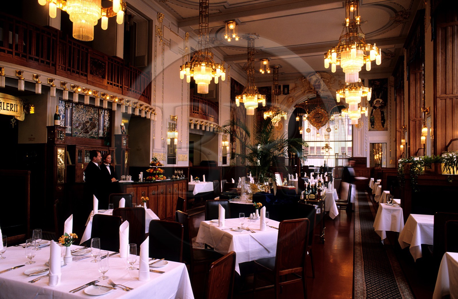 République Tchèque, Prague, quartier de Staré Mesto, la maison municipale (Art Nouveau 1905-1911), le restaurant français décoré par A.Mucha