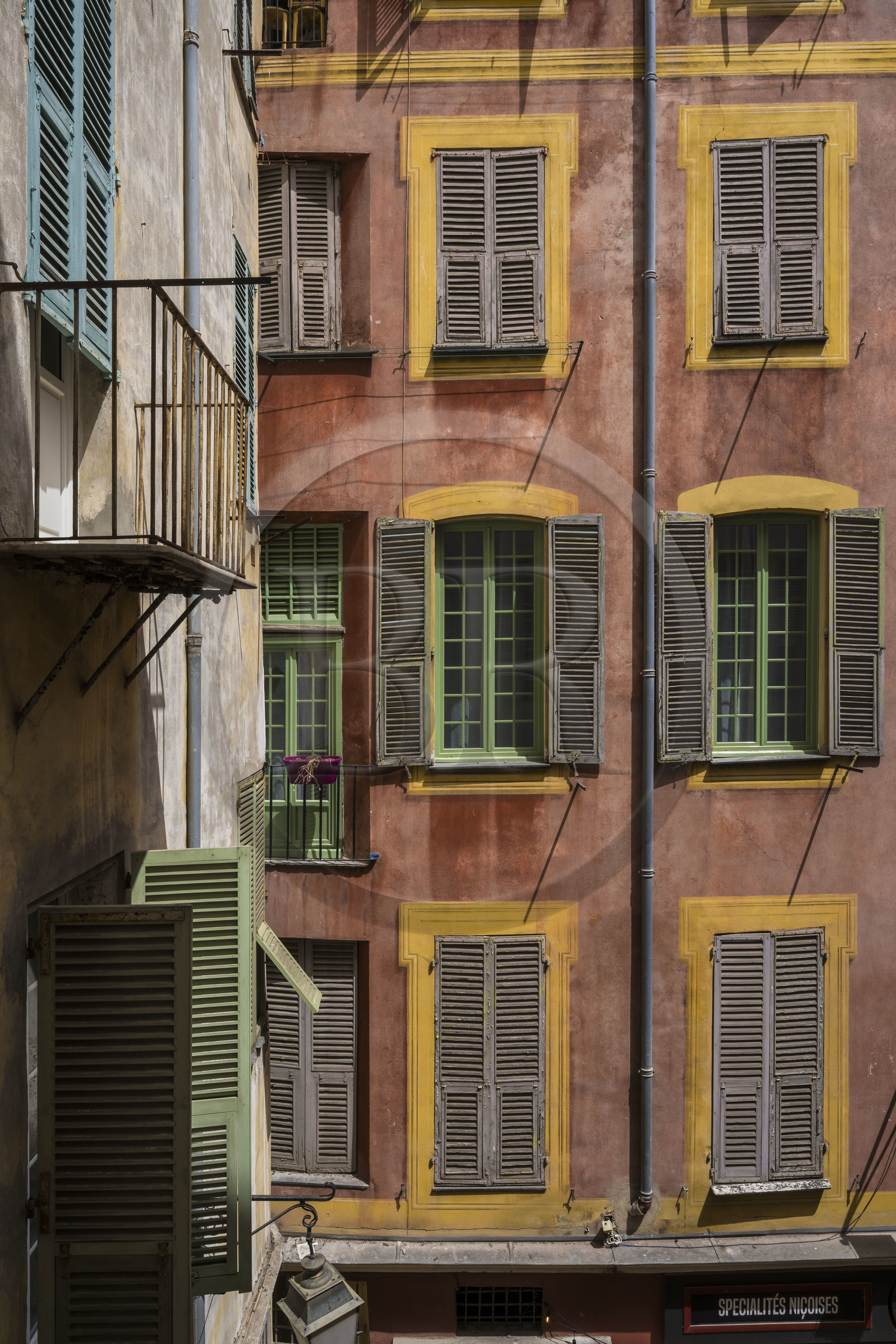 France, Alpes-Maritimes (06), Nice classée Patrimoine Mondial de l'UNESCO, le Vieux Nice, immeuble de la Place Vieille