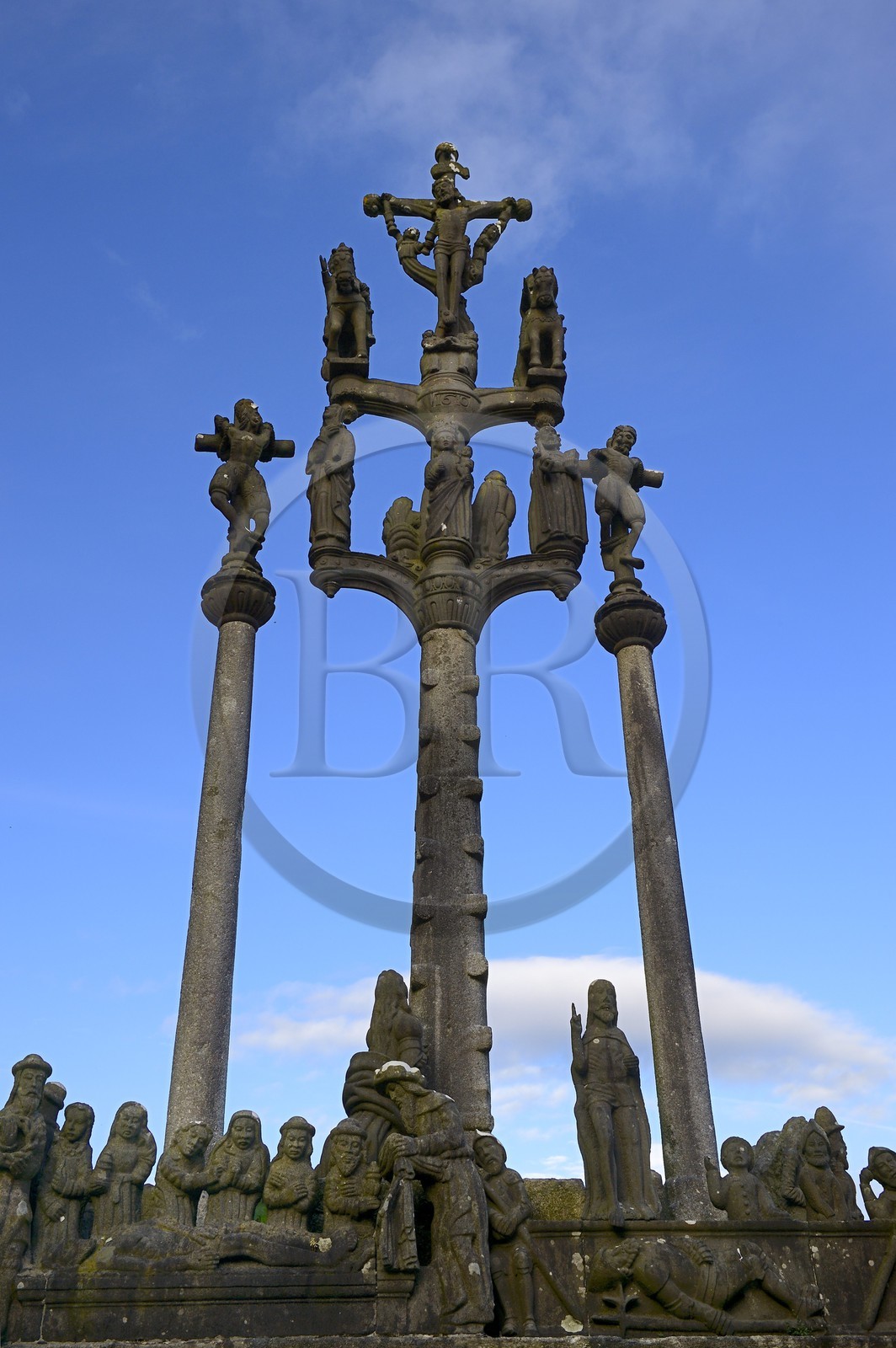 France, Finistère (29), étape sur le chemin de Saint Jacques de Compostelle, Saint-Thegonnec, le calvaire dans l'enclos paroissial