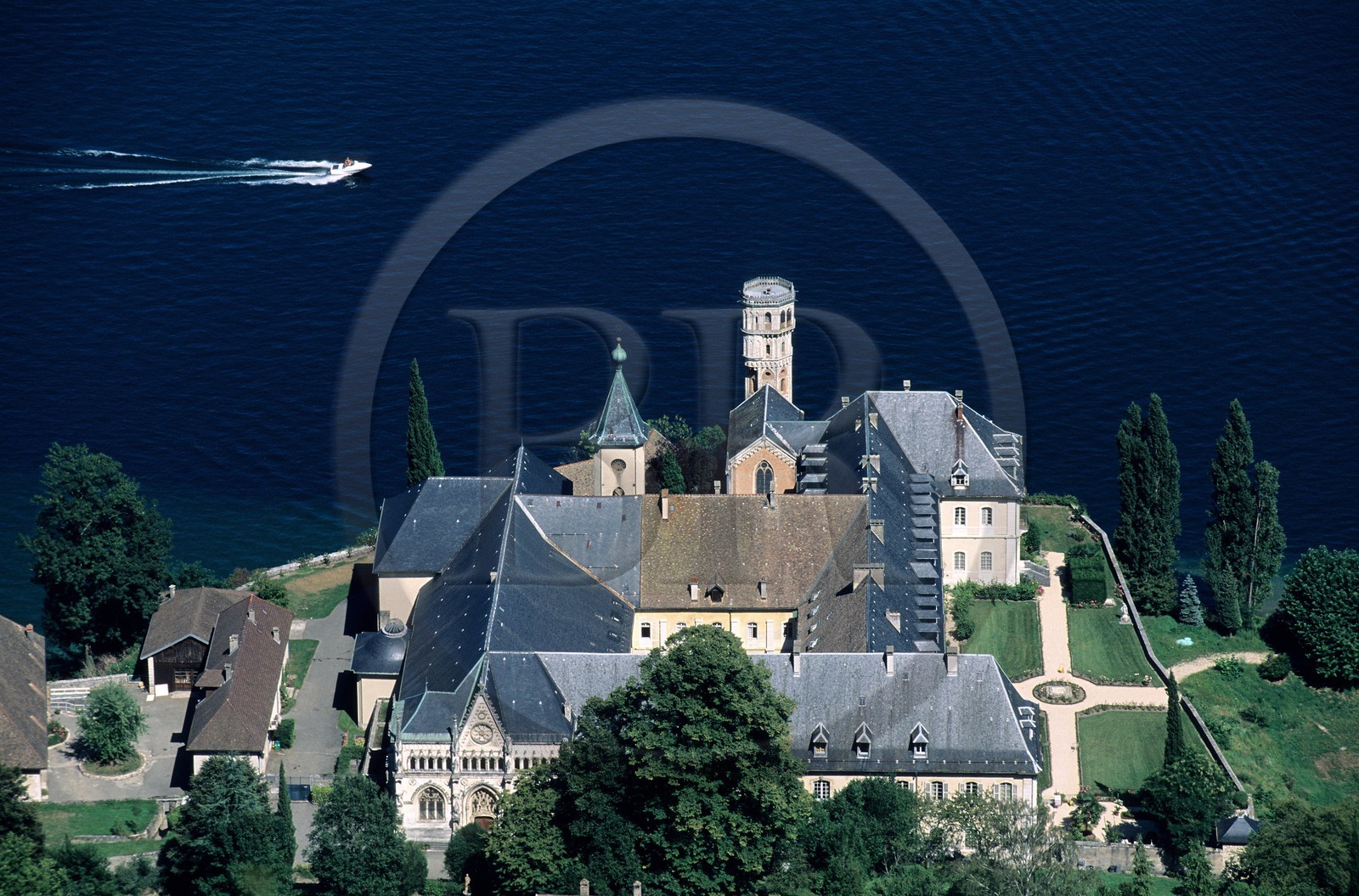 France, Savoie (73), l'abbaye de Hautecombe du XII° siècle au bord du lac du Bourget