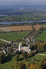 France, Seine-Maritime (76), Pays de Caux, Jumièges, abbaye Saint-Pierre de Jumièges fondée au VIIe siècle (vue aérienne)
