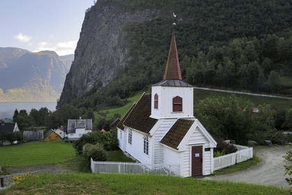 Norvège, Laerdal, Undredal sur le fjord d'Aurland, église en bois debout (stavkirke) de 1147
