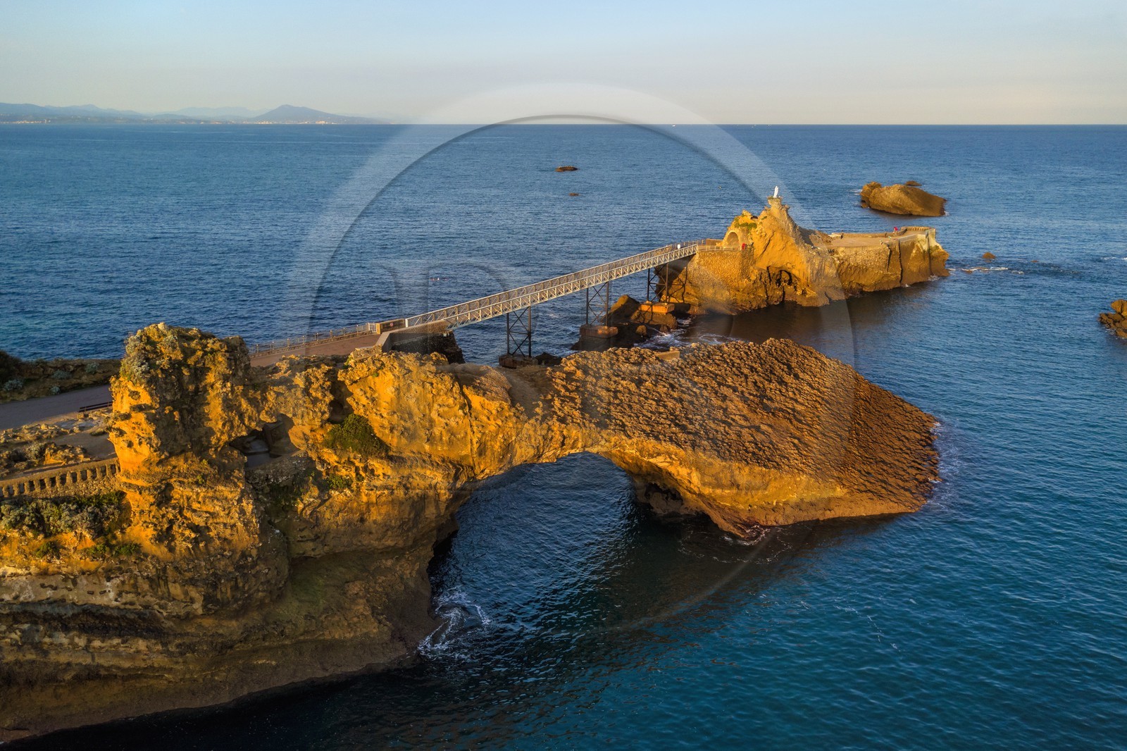 France, Pyrénées-Atlantiques (64), Pays-Basque, Biarritz, le Rocher de la Vierge (vue aérienne)