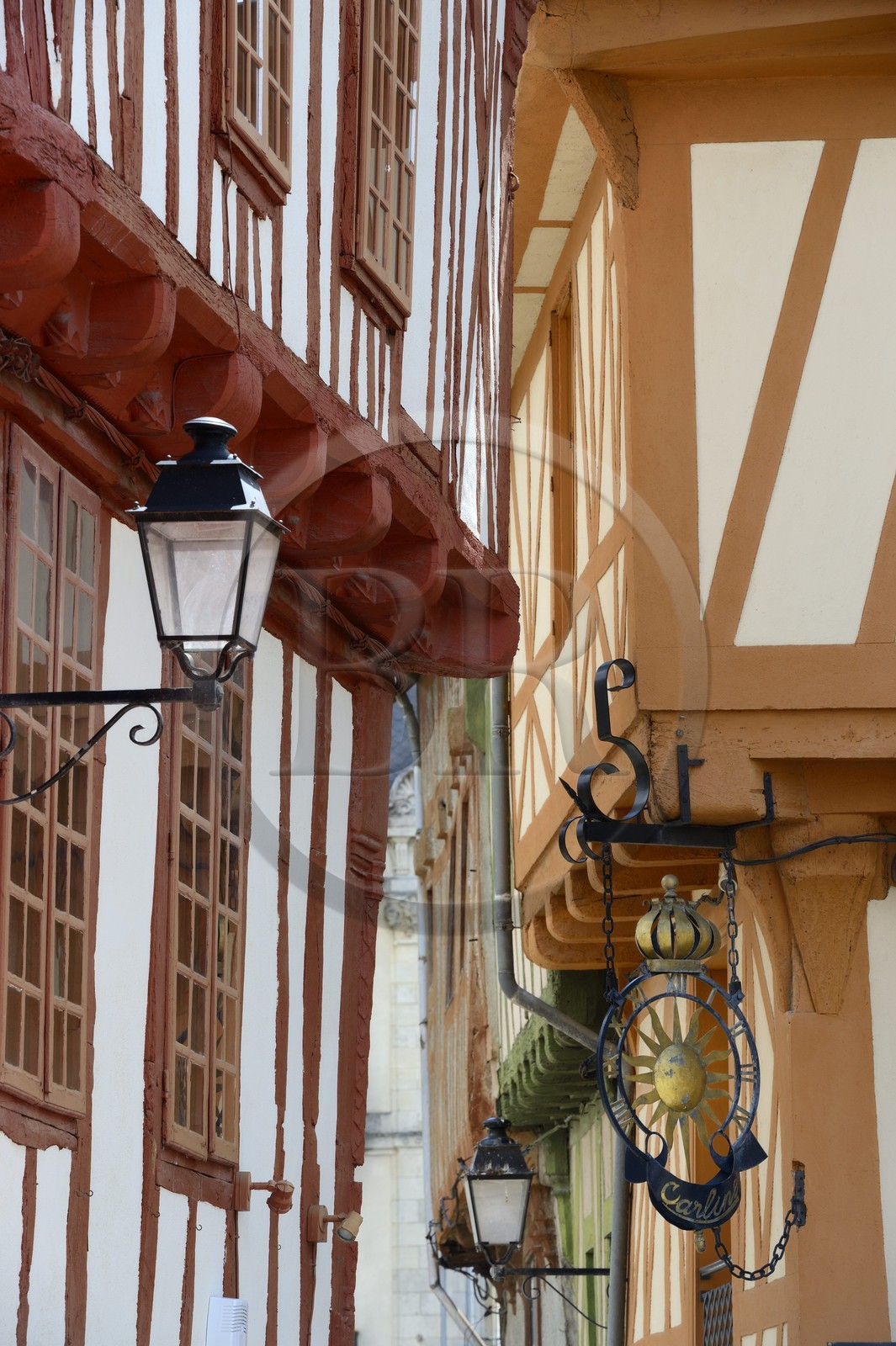 France, Morbihan (56), Golfe du Morbihan, Vannes, maisons à pans de bois place Henri IV