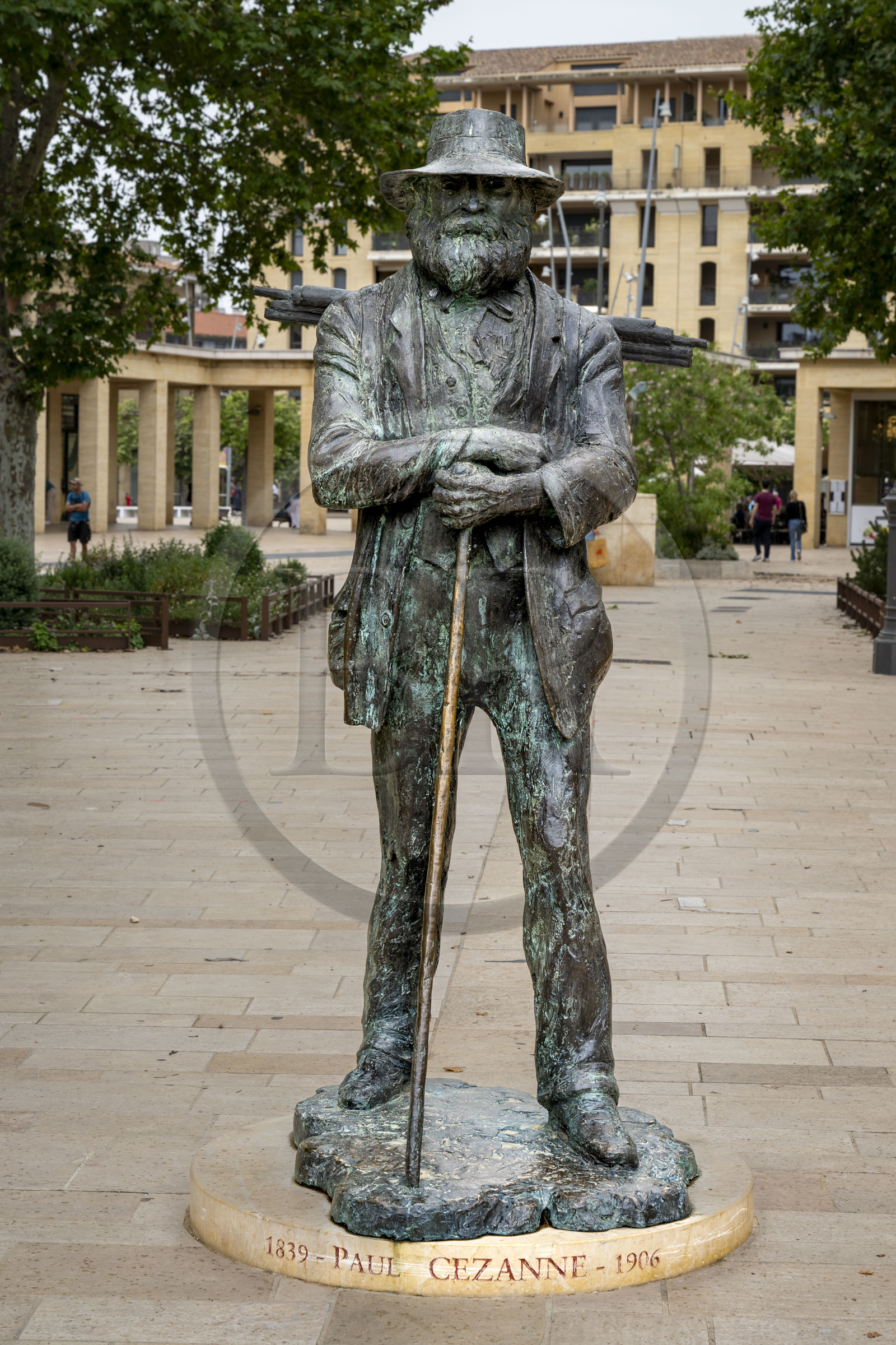 France, Bouches-du-Rhône (13), Aix en Provence, place de la Rotonde, statue de Paul Cezanne