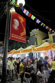 Vietnam, Hanoï, night market on Hang Ngang street under a Ho Chi Minh portrait