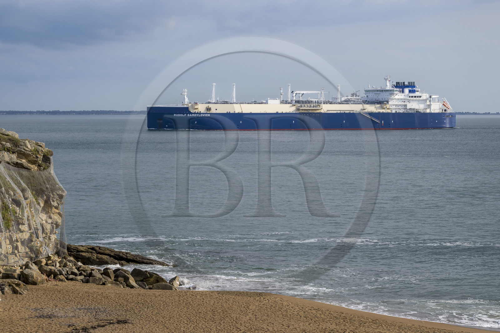 France, Loire Atlantique, Estuaire de la Loire, Saint Nazaire, Courance beach in Saint-Marc-sur-Mer, LNG tanker entering the Loire estuary in the background