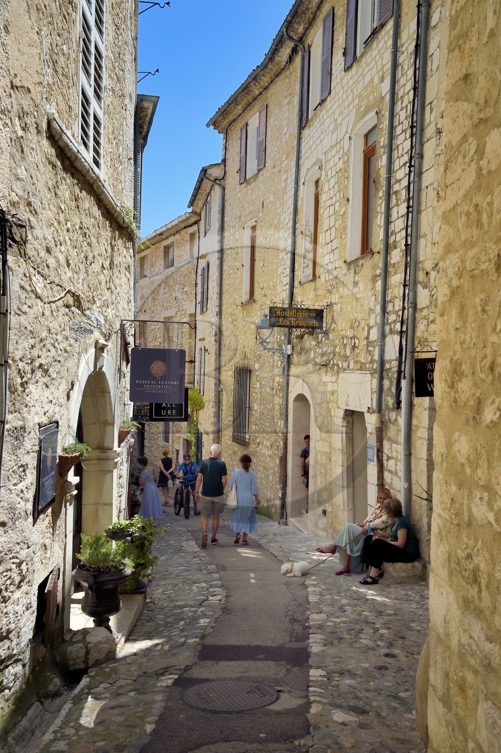 France, Alpes-Maritimes (06), Saint Paul de Vence, la rue Grande