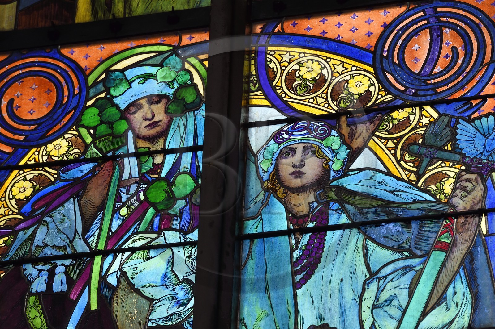 République Tchèque, Prague, centre historique classé Patrimoine Mondial de l'UNESCO, quartier de Hradcany, la cathédrale Saint-Guy à l'intérieur du chateau Royal, vitrail conçu par Alfons Mucha représentant la Saint Cyrille et Methode