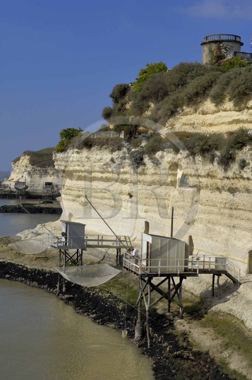 France, Charente-Maritime (17), Meschers-sur-Gironde, carrelets des grottes du Regulus
