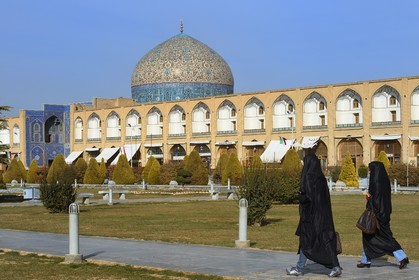 Iran, Isfahan Province, Isfahan, naghsh-i jahan square also known as Imam Khomeiny square, listed as World Heritage by UNESCO, the Sheikh Lotfollah Mosque