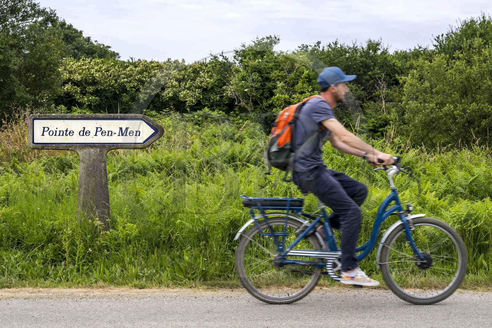 France, Morbihan (56), Ile de Groix, panneau indicateur historique Michelin en direction de la Pointe de Pen-Men France, Morbihan (56), Ile de Groix, panneau indicateur historique Michelin en direction de la Pointe de Pen-Men