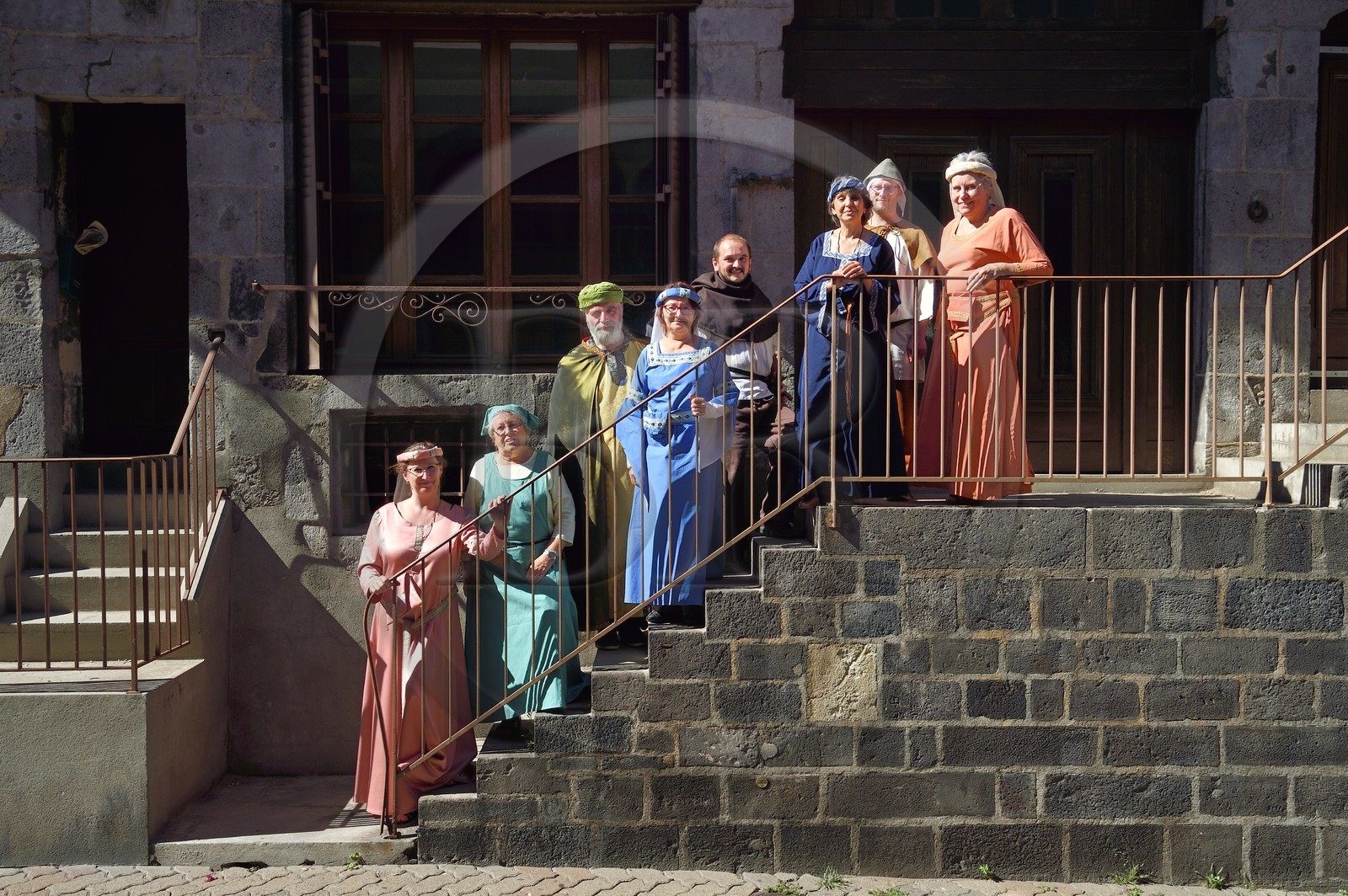 France, Puy-de-Dôme (63), Clermont-Ferrand, quartier de Montferrand, rue de la Rodade, membres de l'association Il était une fois Montferrand en costumes médiévaux