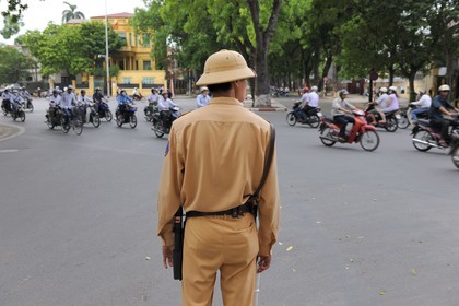 Vietnam, Hanoï, police de la circulation