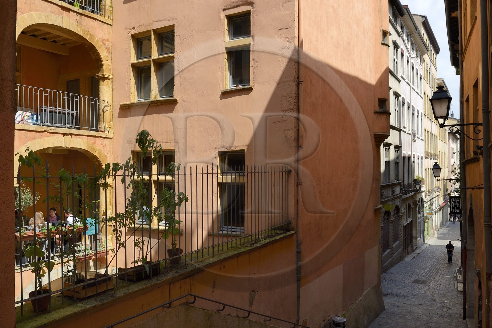 France, Rhône (69), Lyon, site historique classé Patrimoine Mondial de l'UNESCO, quartier de Saint-Paul dans le Vieux Lyon, Montée du Change qui prolonge la rue de la Loge