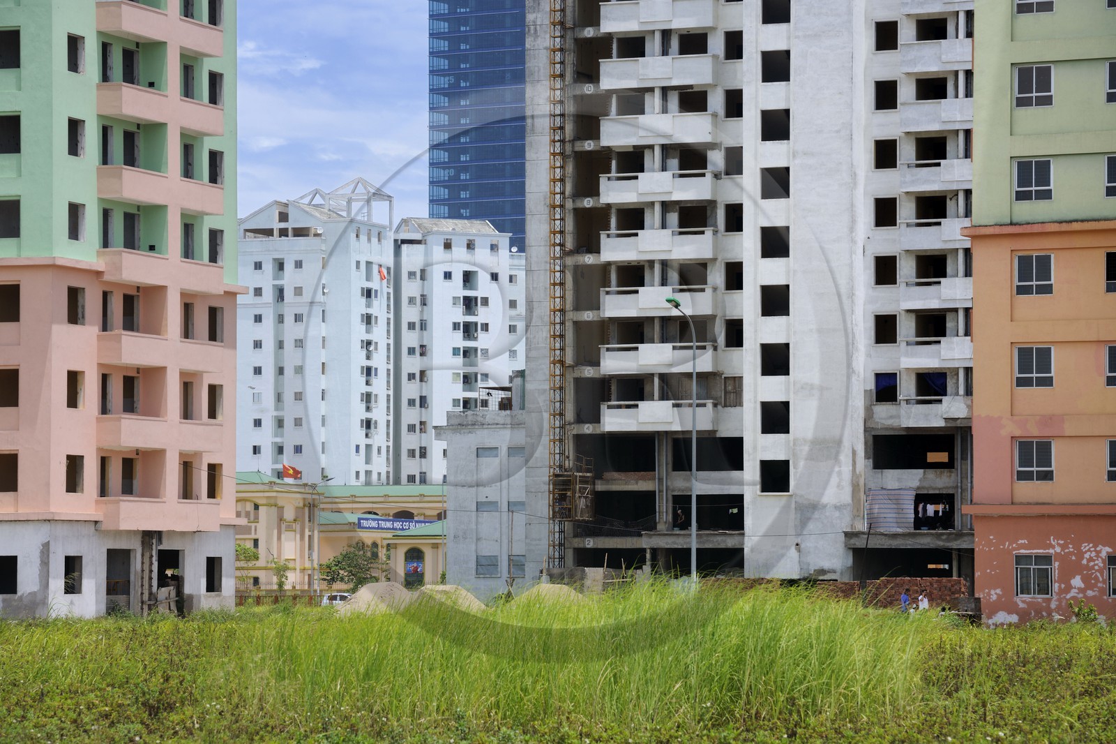 Vietnam, Hanoï, nouveaux ensembles d'immeubles en construction dans le quartier de Cau Giay