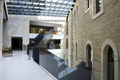 Israel, Jerusalem, the Mamilla Hotel nxt to the Mamilla mall and luxury pedestrian shopping street in the modern city, designed in collaboration with Alrov Luxury Hotels and in partnership with architects Moshe Safdie and Piero Lissoni