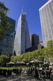 Etats-Unis, New York, Manhattan, Midtown, Bank of America Tower (2009) sur la 42nd Street et 6th Avenue depuis Bryant Park