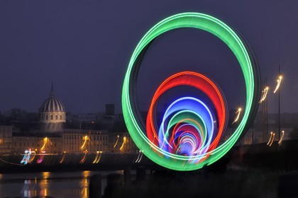 France, Loire-Atlantique (44), Nantes, l'Ile de Nantes, les anneaux de Buren sur les quais de Loire