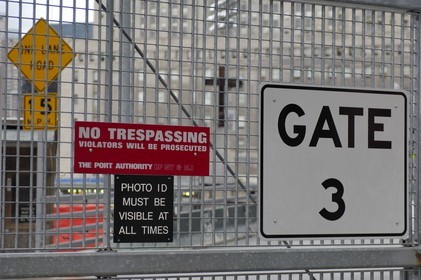 Etats-Unis, New York, Manhattan,  Ground Zero à l'emplacement des Twin Towers, la croix est ressortie des débris des tours