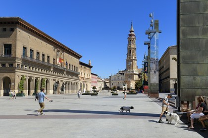 Spain, Aragon, Zaragoza, Plaza del Pilar, La Lonja on the left and La Seo, San Salvador Cathedral in the background