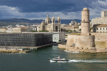 France, Bouches-du-Rhône (13), Marseille, Mucem (Musée des civilisations de l'Europe et de la Méditerranée) par les architectes Rudy Ricciotti et R. Carta, le Fort Saint Jean et la cathédrale La Major