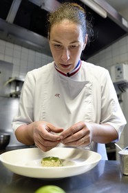 France, Pyrénées-Atlantiques (64), Pays-Basque, Biarritz, restaurant les Rosiers, la chef de cuisine et Meilleur Ouvrier de France Andrée Rosier