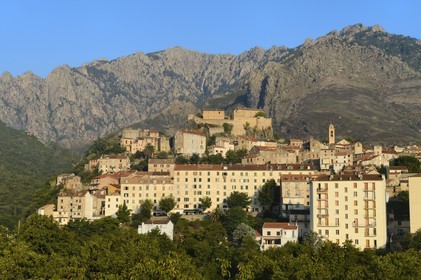 France, Haute-Corse (2B), Corte, la citadelle du XVe siècle domine la vieille ville