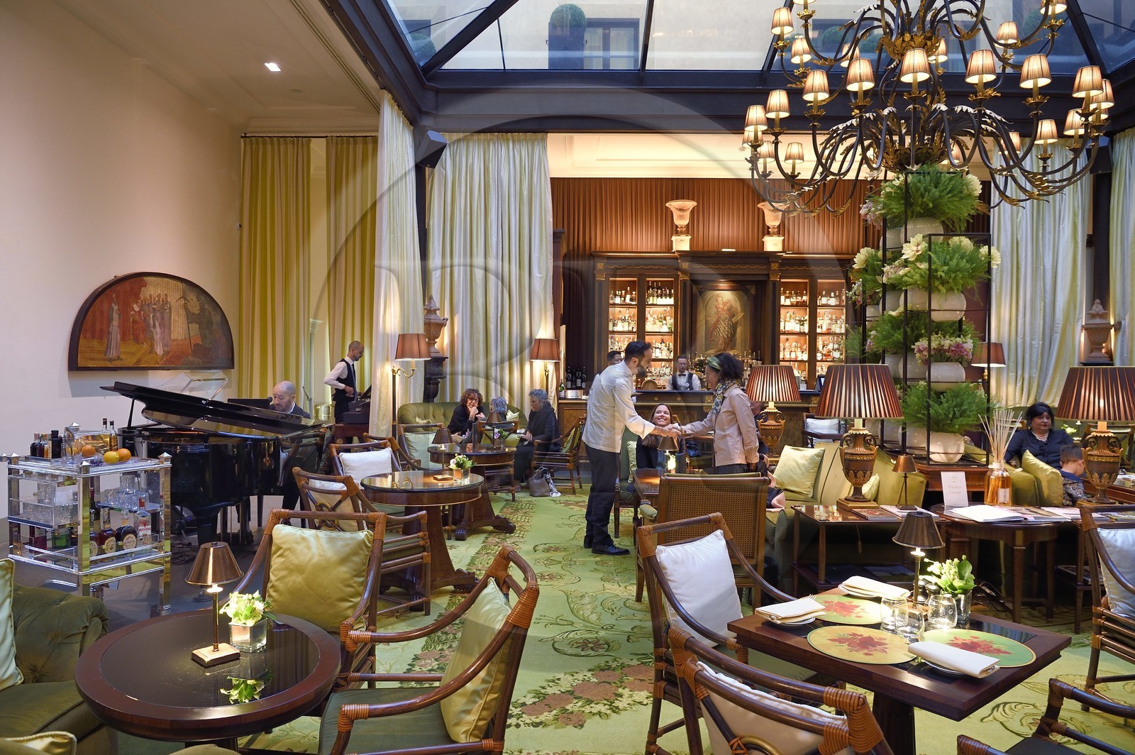 Italy, Tuscany, Florence, listed as World Heritage by UNESCO, Palazzo Della Gherardesca, 5 star palace Four Seasons Hotel Firenze, the bar