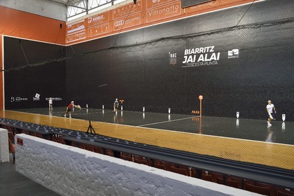France, Pyrénées-Atlantiques (64), Pays-Basque, Biarritz, Jai Alai Parc des Sports d'Aguilera, cesta punta