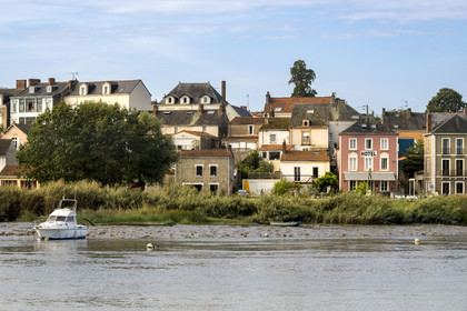 France, Loire Atlantique, Le Pellerin, Le Pellerin, Quai du Docteur Provost on the banks of the Loire river