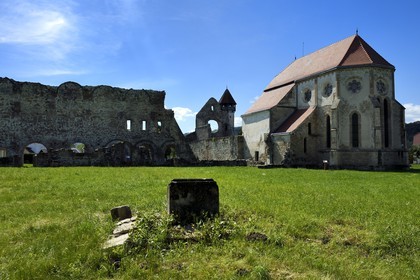 Roumanie, Transylvanie, région de Sibiu et Fagaras, Carta, ancien monastère cistercien de Carta (1205 à 1474), les ruines de l'église abbatiale avait été reconvertie en église fortifiée luthérienne par la communauté de saxons